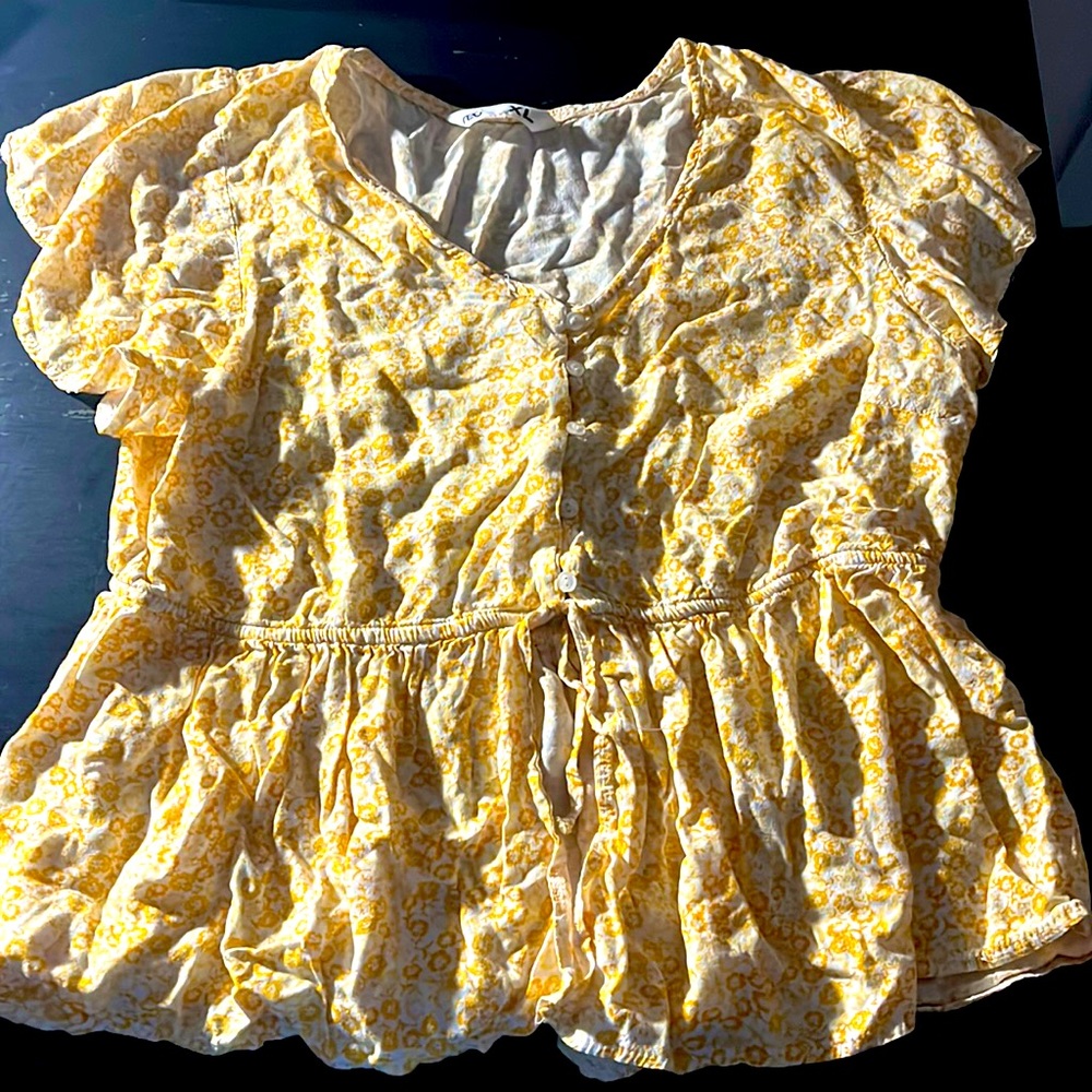 Floral Ruffle Cropped fitted top